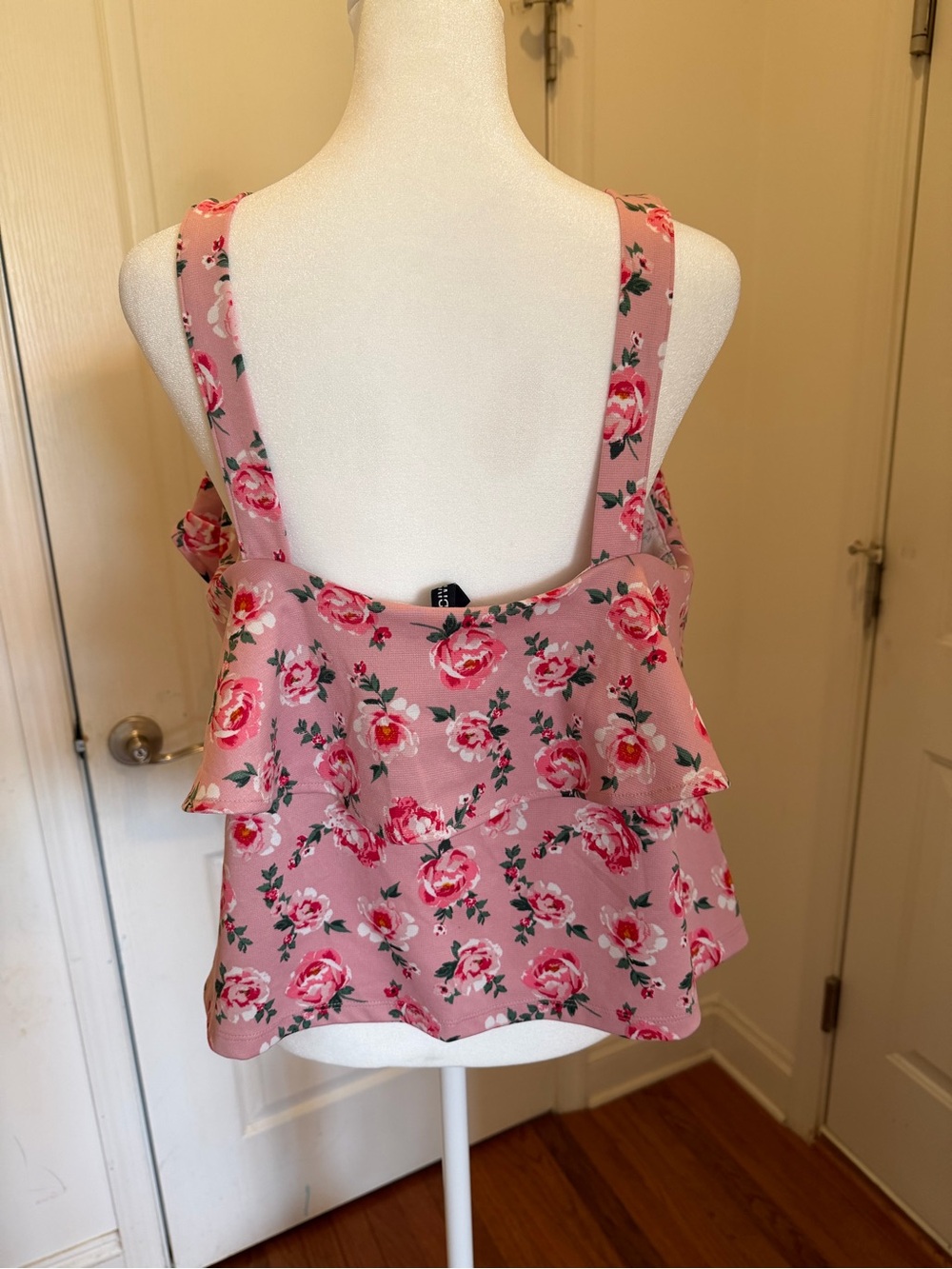 Divided H&M Women’s Pink Floral Ruffle Camisole size M - Picture 2 of 8